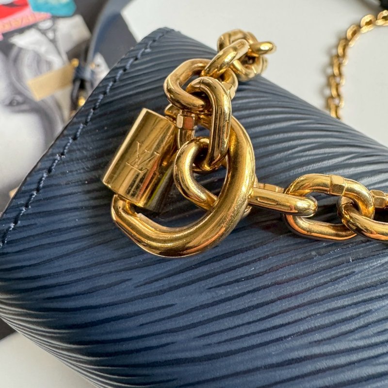 📍專櫃半價不到📍LV 海軍藍EPI材質twist雙鏈包MM-13