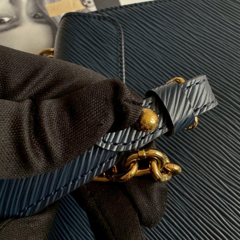 📍專櫃半價不到📍LV 海軍藍EPI材質twist雙鏈包MM-14