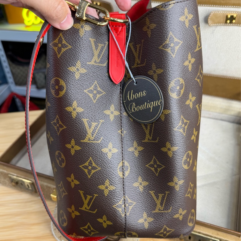 上架中🔑 LOUIS VUITTON 老花 Neonoe 紅絨水桶包-8