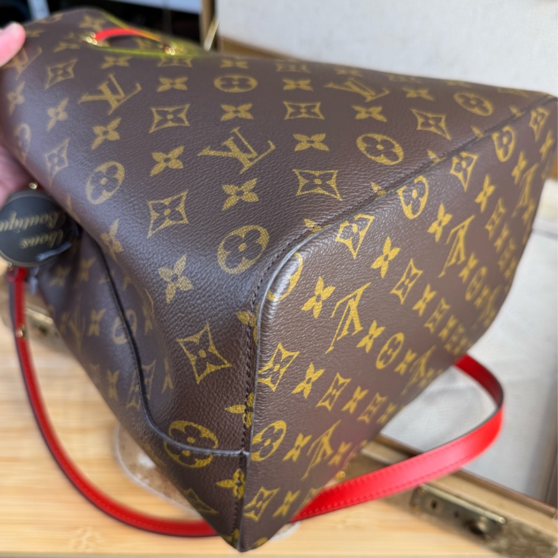 上架中🔑 LOUIS VUITTON 老花 Neonoe 紅絨水桶包-9