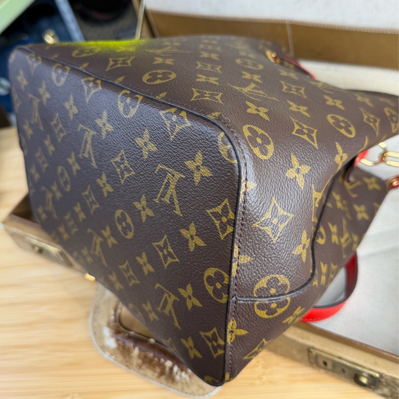 上架中🔑 LOUIS VUITTON 老花 Neonoe 紅絨水桶包-10