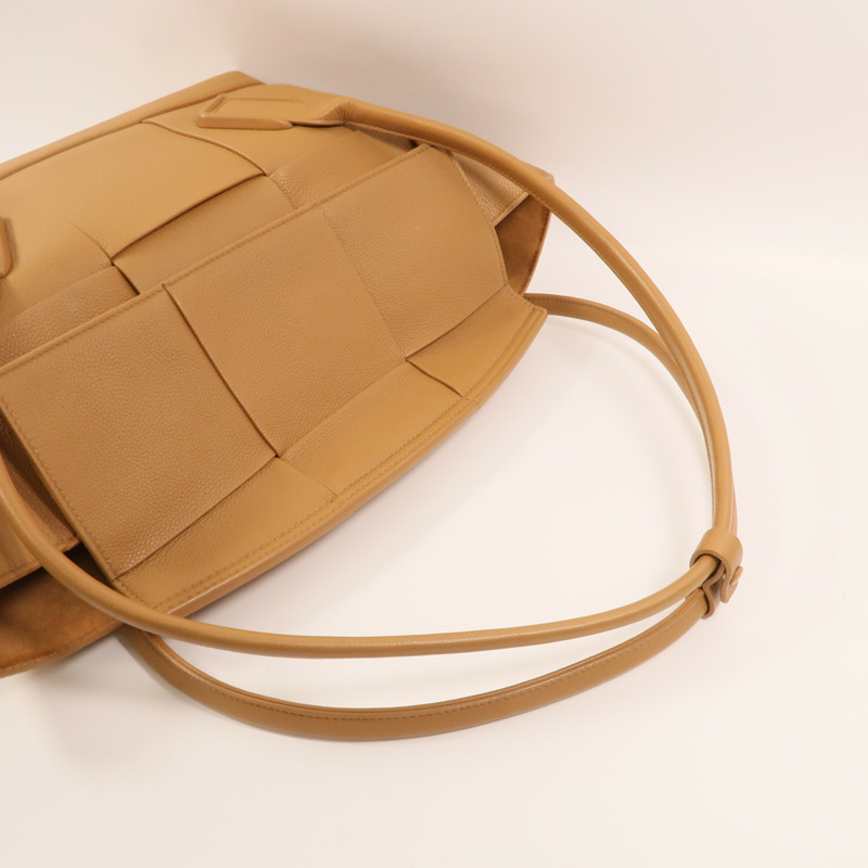 BOTTEGA VENETA 牛皮皮革Arco Tote Bag金扣手挽袋-7