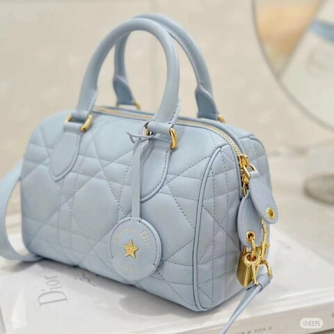 DIOR雲藍色羊皮金釦GROOVE保齡球包M1364UBOL