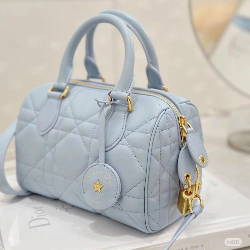 DIOR雲藍色羊皮金釦GROOVE保齡球包M1364UBOL-0