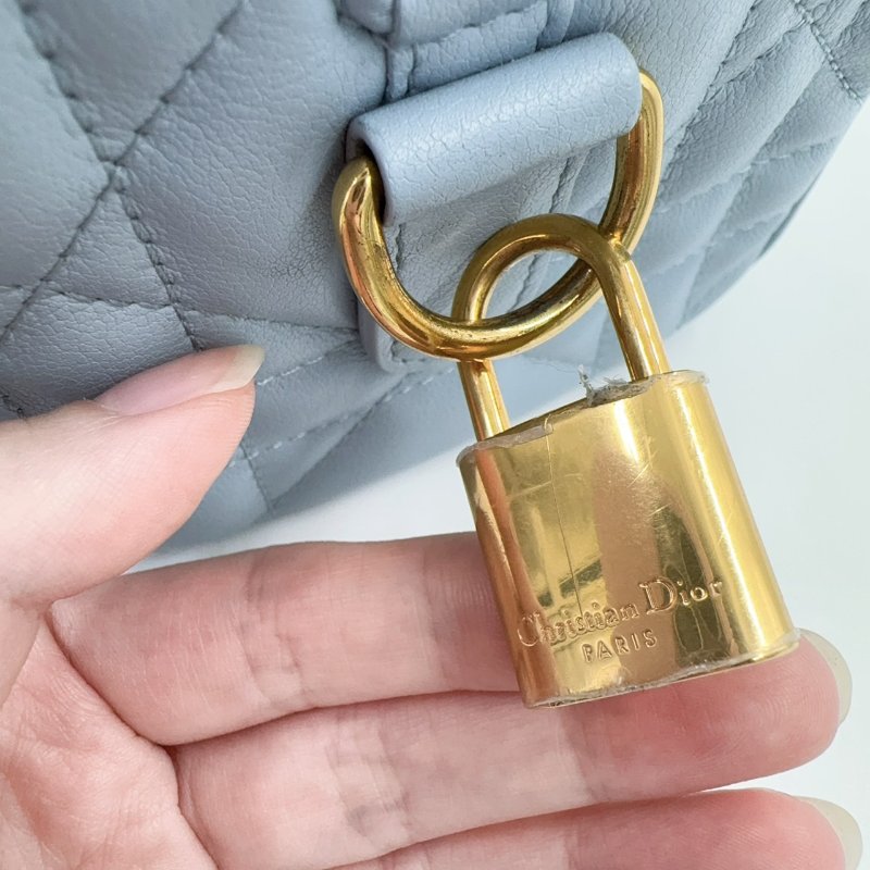 DIOR雲藍色羊皮金釦GROOVE保齡球包M1364UBOL-23