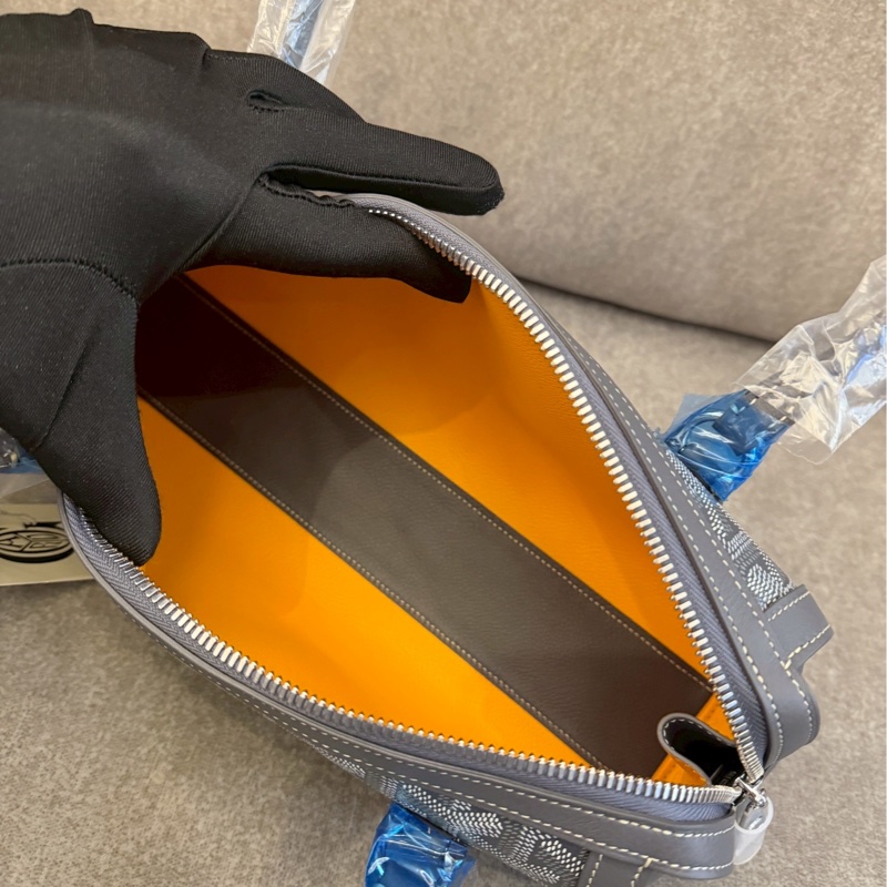 GOYARD限量愛心彩繪法棍包-3