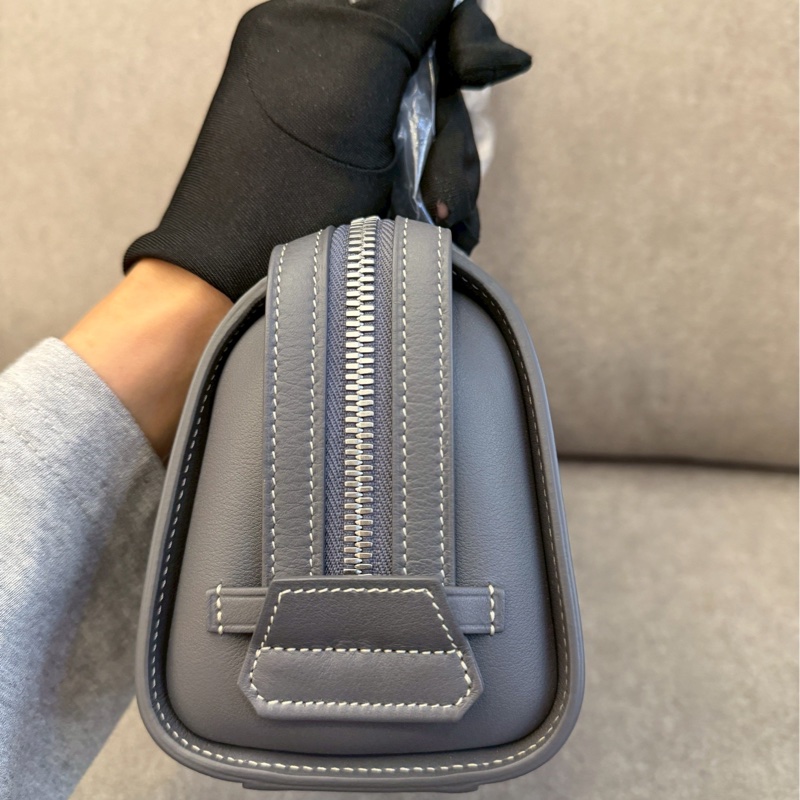 GOYARD限量愛心彩繪法棍包-6