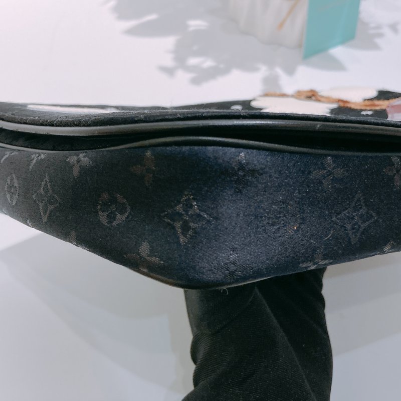 TW4779 Louis Vuitton 路易威登 中古 蘑菇/長頸鹿/白雲 圖案 Monogram Satin Comte De Fe Musette Black x PHW-7