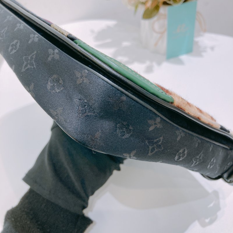 TW4779 Louis Vuitton 路易威登 中古 蘑菇/長頸鹿/白雲 圖案 Monogram Satin Comte De Fe Musette Black x PHW-8