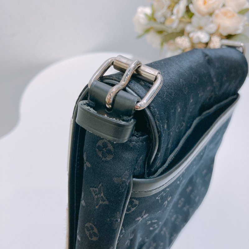 TW4779 Louis Vuitton 路易威登 中古 蘑菇/長頸鹿/白雲 圖案 Monogram Satin Comte De Fe Musette Black x PHW-10