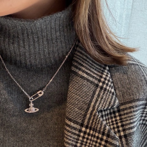 Vivienne Westwood 🪐Lucrece Pendant Necklace 別針項鍊