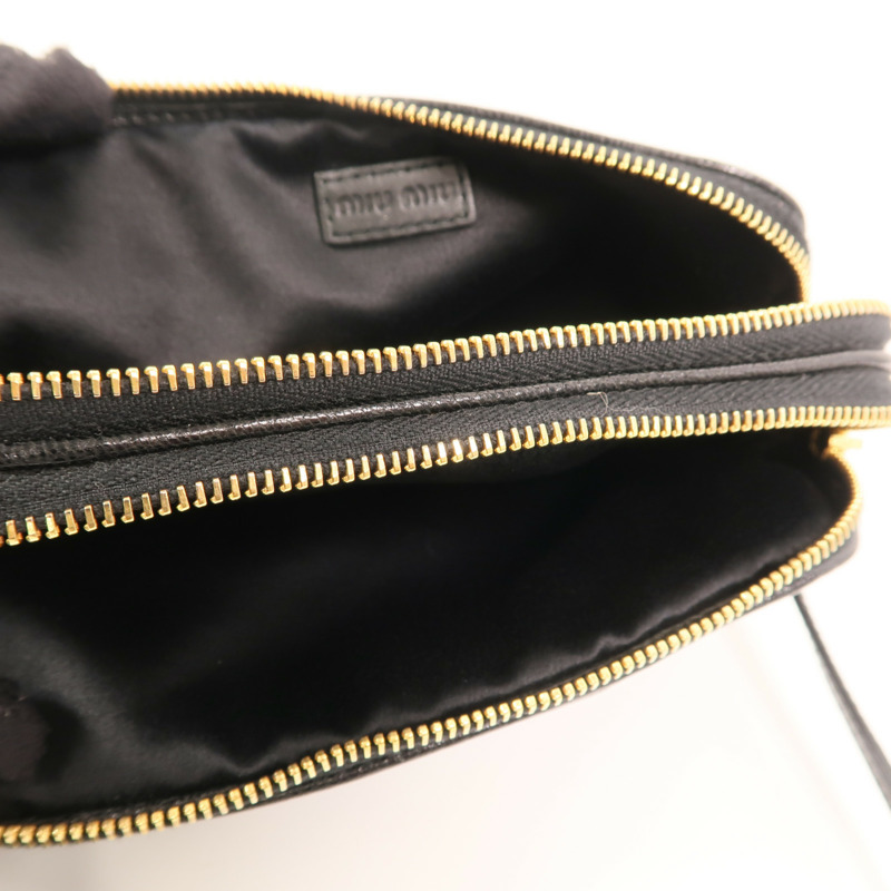 Miu Miu 羊皮皮革Mini Hand Bag金扣手挽袋-4