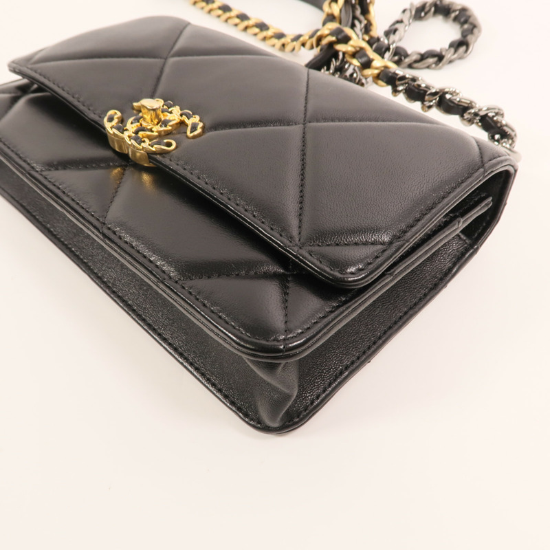 CHANEL 羊皮皮革WOC 19金扣鏈帶肩背袋-10