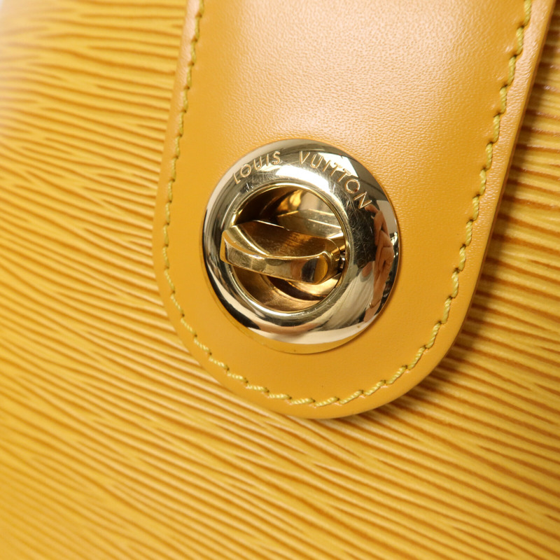 LOUIS VUITTON Epi Cluny金扣肩背袋-6