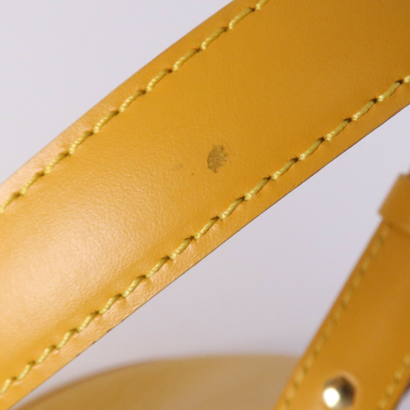 LOUIS VUITTON Epi Cluny金扣肩背袋-15