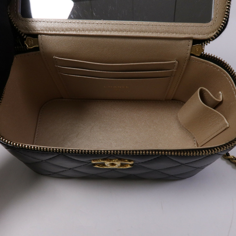 CHANEL 羊皮皮革Vanity Case金扣鏈帶肩背袋-4