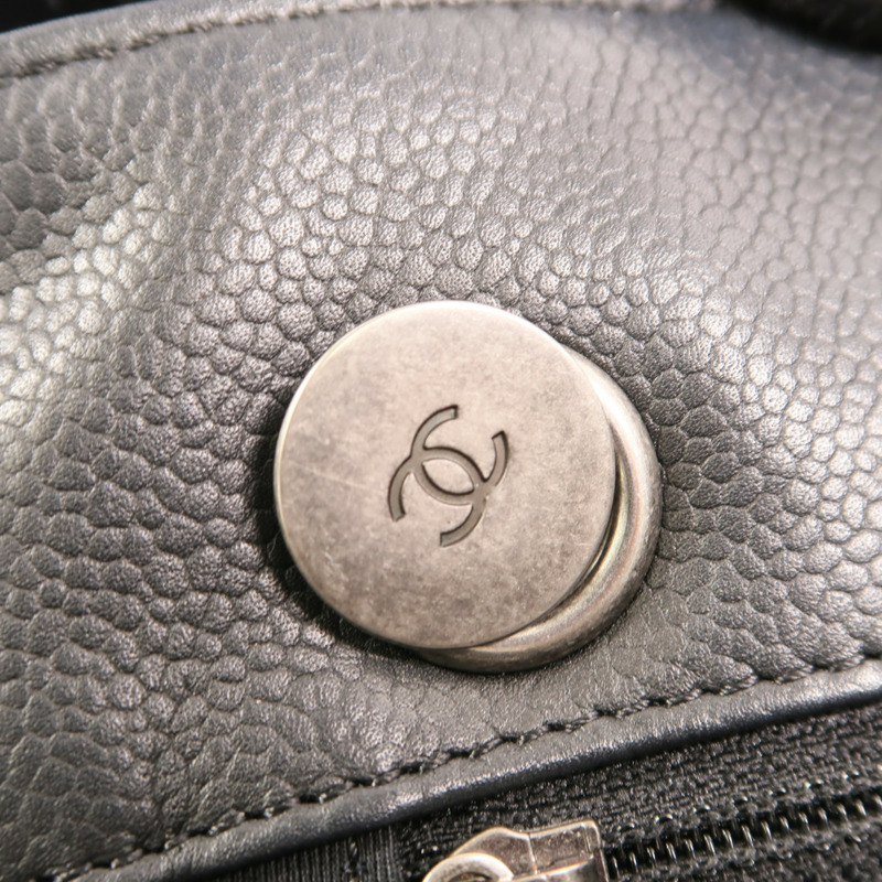 CHANEL 牛皮皮革Urban Companion Tote銀扣鏈帶手挽袋-15