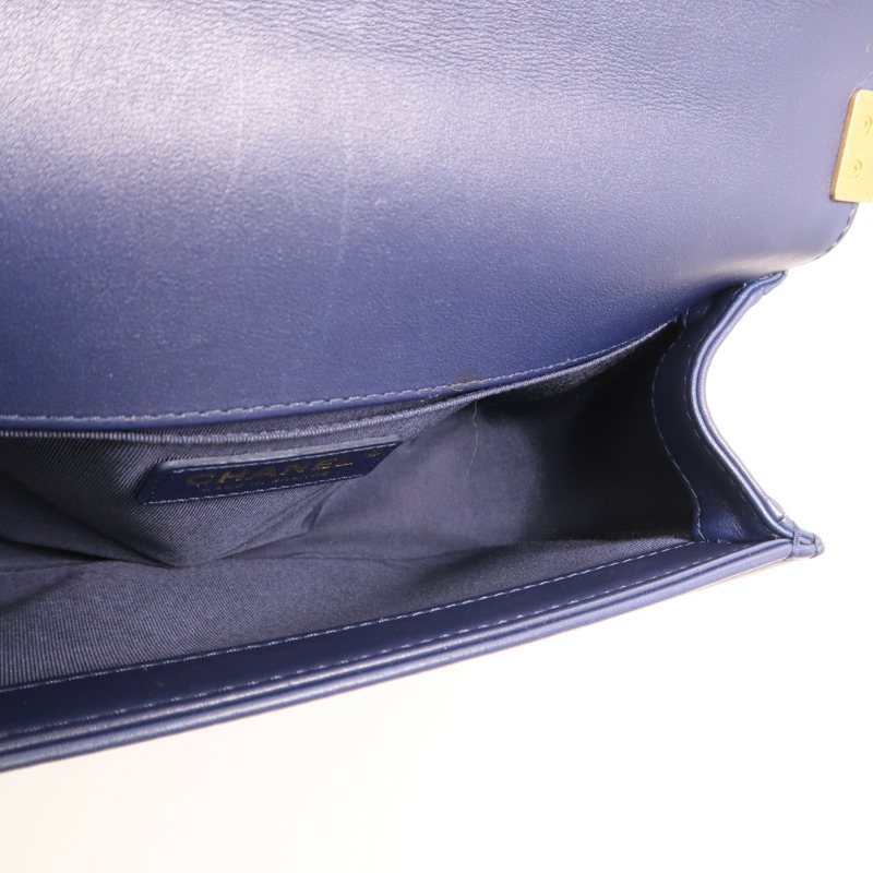 CHANEL 牛皮皮革Boy 25金扣肩背袋-4