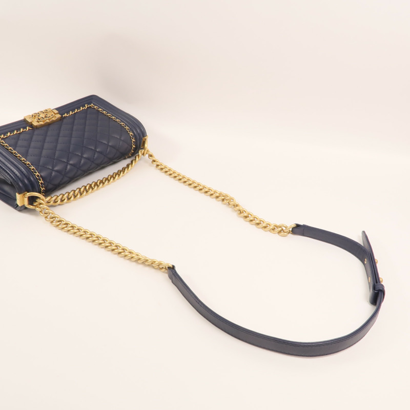 CHANEL 牛皮皮革Boy 25金扣肩背袋-8