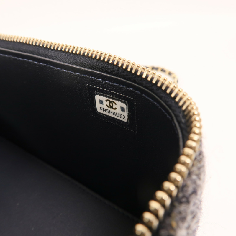 CHANEL 羊毛Vanity Case金扣肩背袋-6