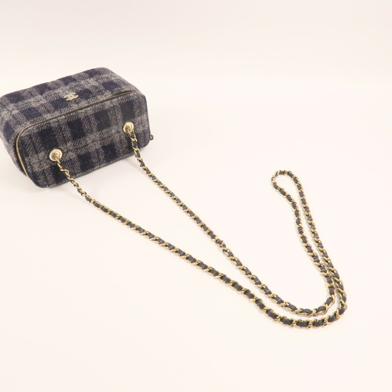 CHANEL 羊毛Vanity Case金扣肩背袋-7