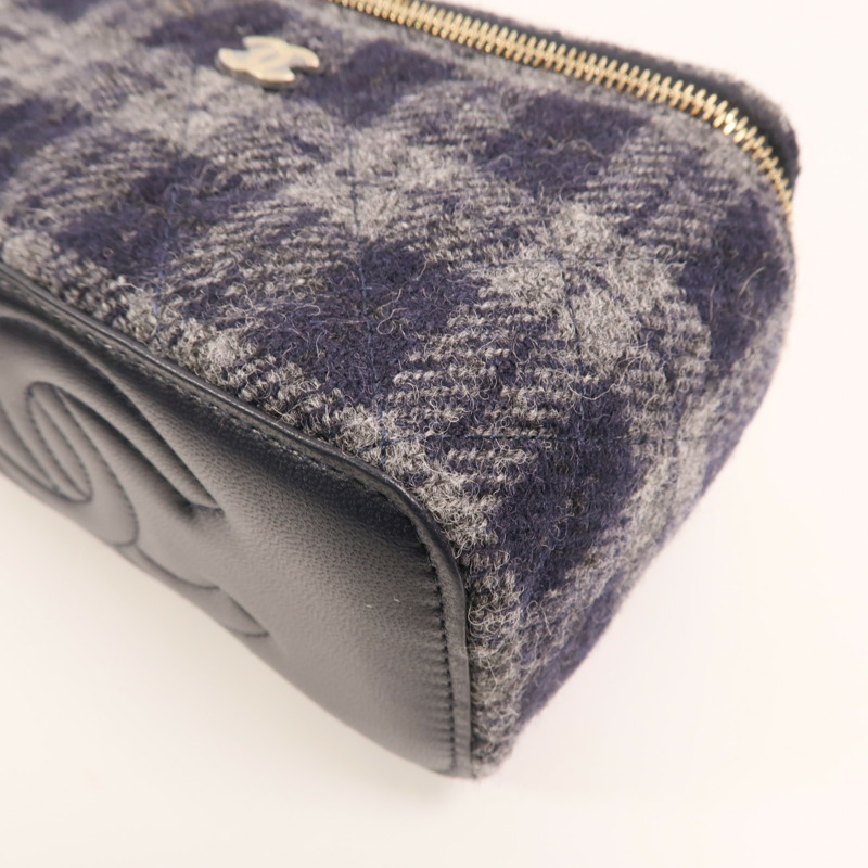 CHANEL 羊毛Vanity Case金扣肩背袋-8