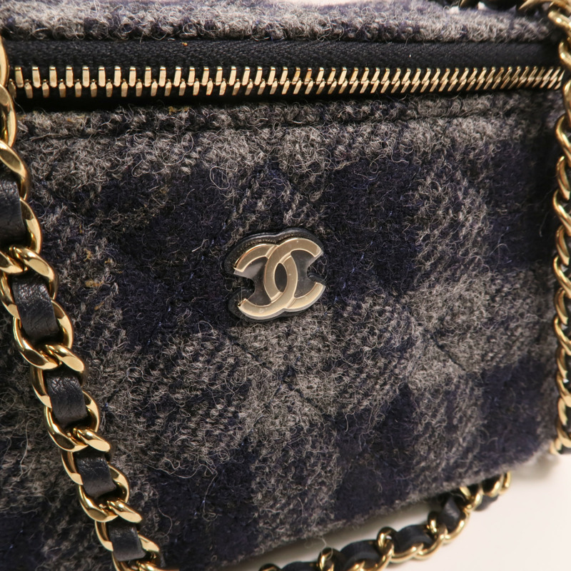 CHANEL 羊毛Vanity Case金扣肩背袋-12