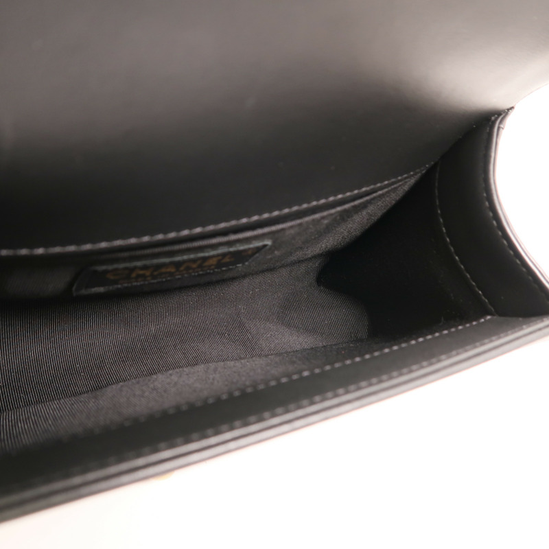 CHANEL 牛皮皮革Boy 20金扣鏈帶肩背袋-4