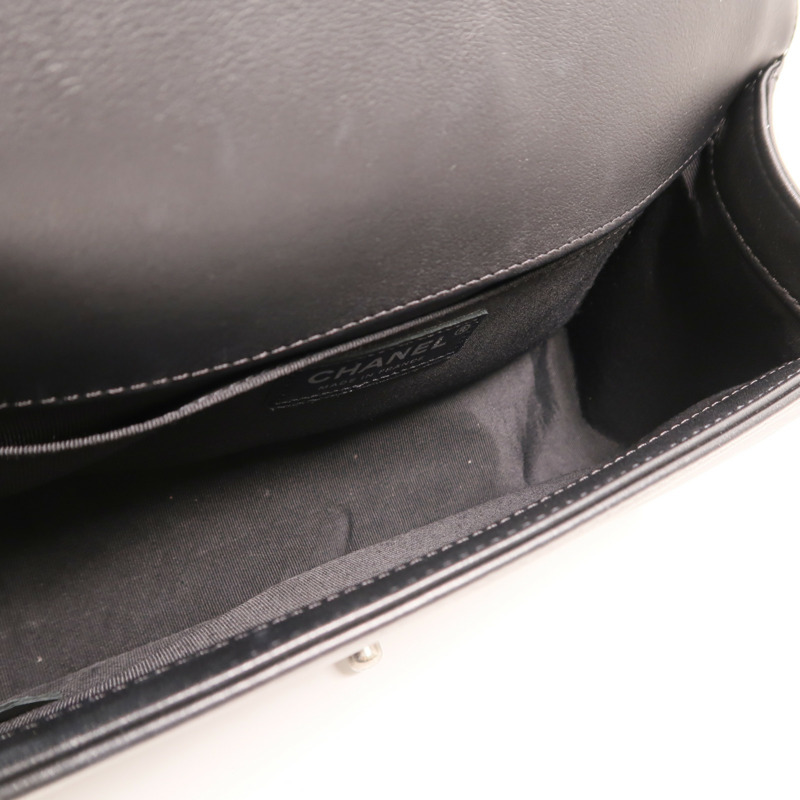 CHANEL 牛皮皮革Boy 25鏈帶肩背袋-4