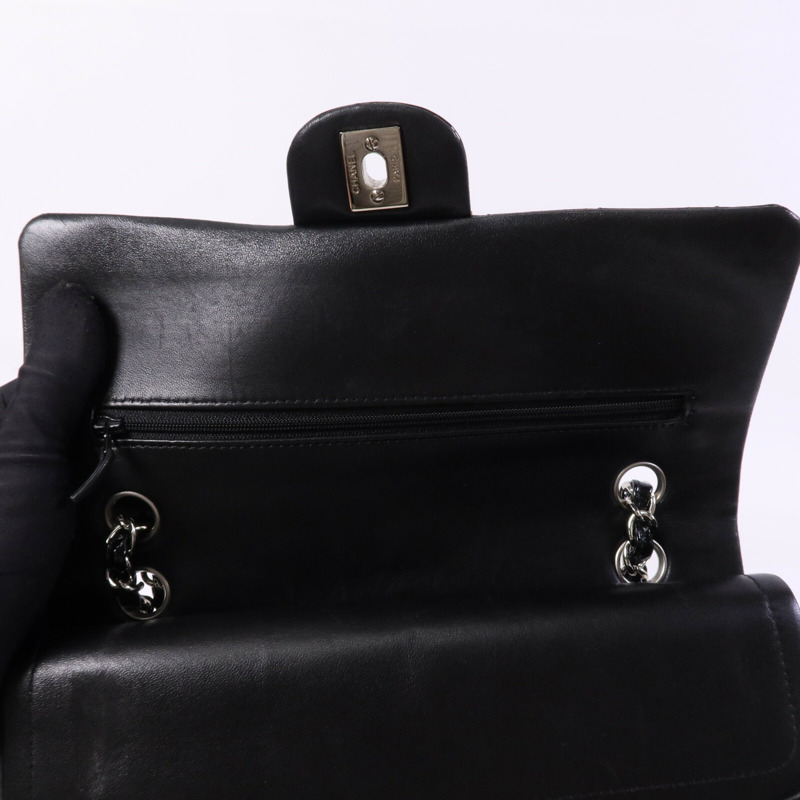 CHANEL 漆皮皮革Classic 25銀扣鏈帶肩背袋-14