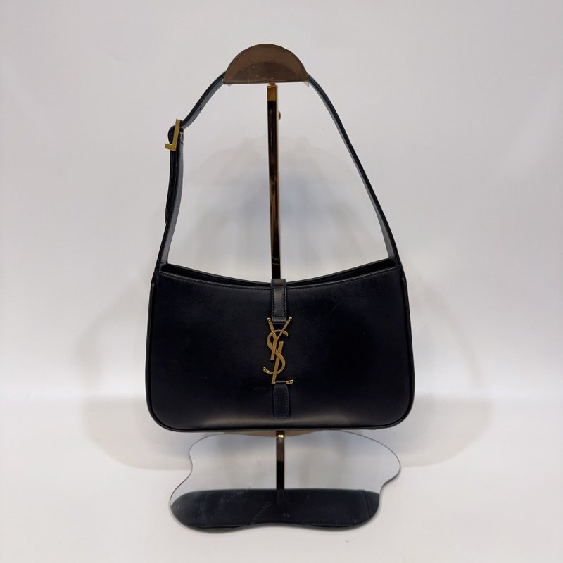 YSL黑色牛皮金釦LE5a7腋下肩背包-3