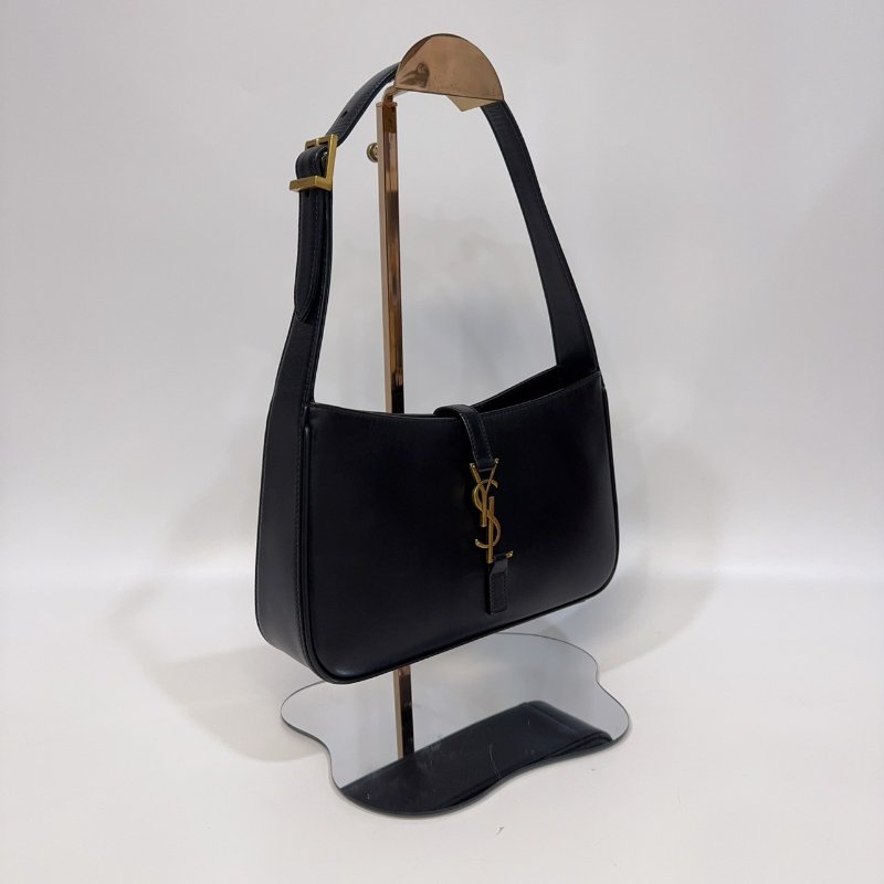 YSL黑色牛皮金釦LE5a7腋下肩背包-4