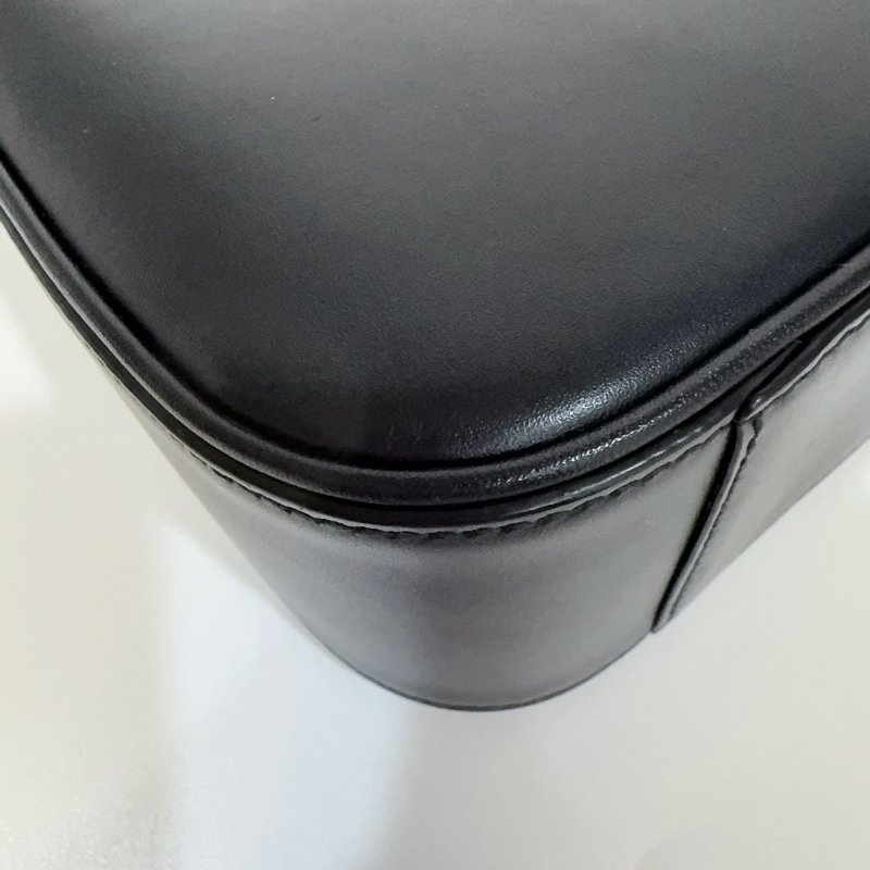 YSL黑色牛皮金釦LE5a7腋下肩背包-11