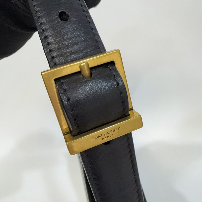 YSL黑色牛皮金釦LE5a7腋下肩背包-14