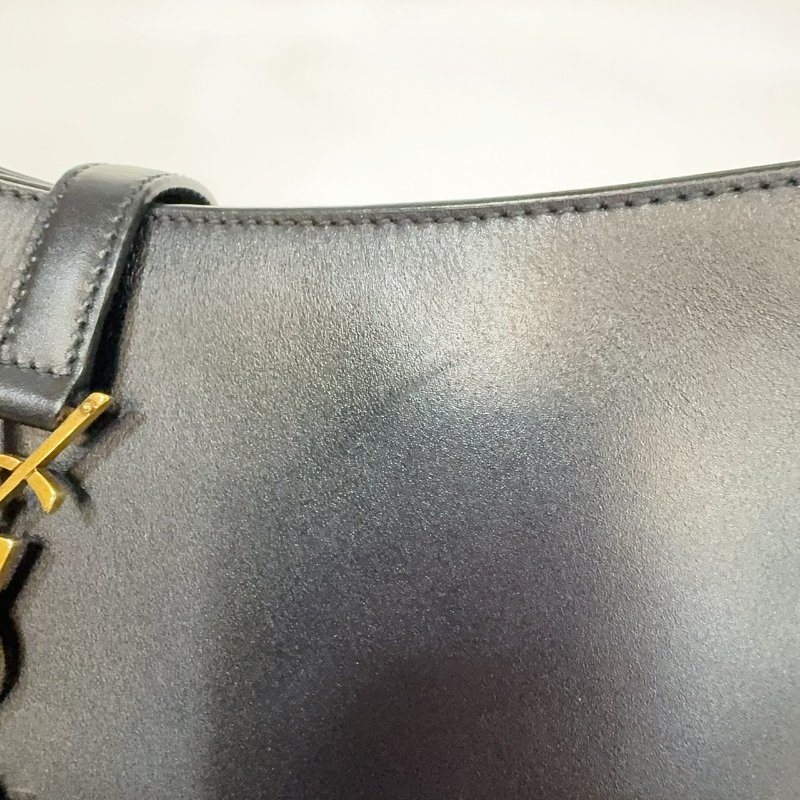 YSL黑色牛皮金釦LE5a7腋下肩背包-17