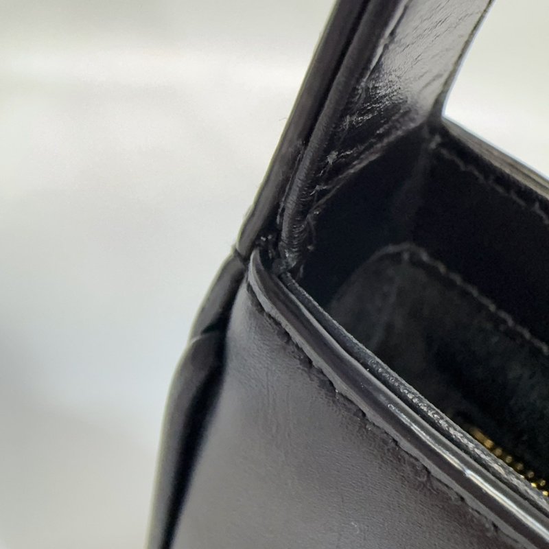 YSL黑色牛皮金釦LE5a7腋下肩背包-23