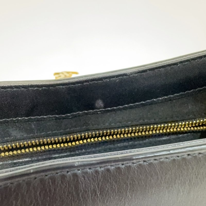 YSL黑色牛皮金釦LE5a7腋下肩背包-24