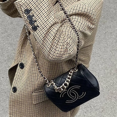 ✨Chanel 黑金外縫卯釘 方胖子 99新 大全套🖤