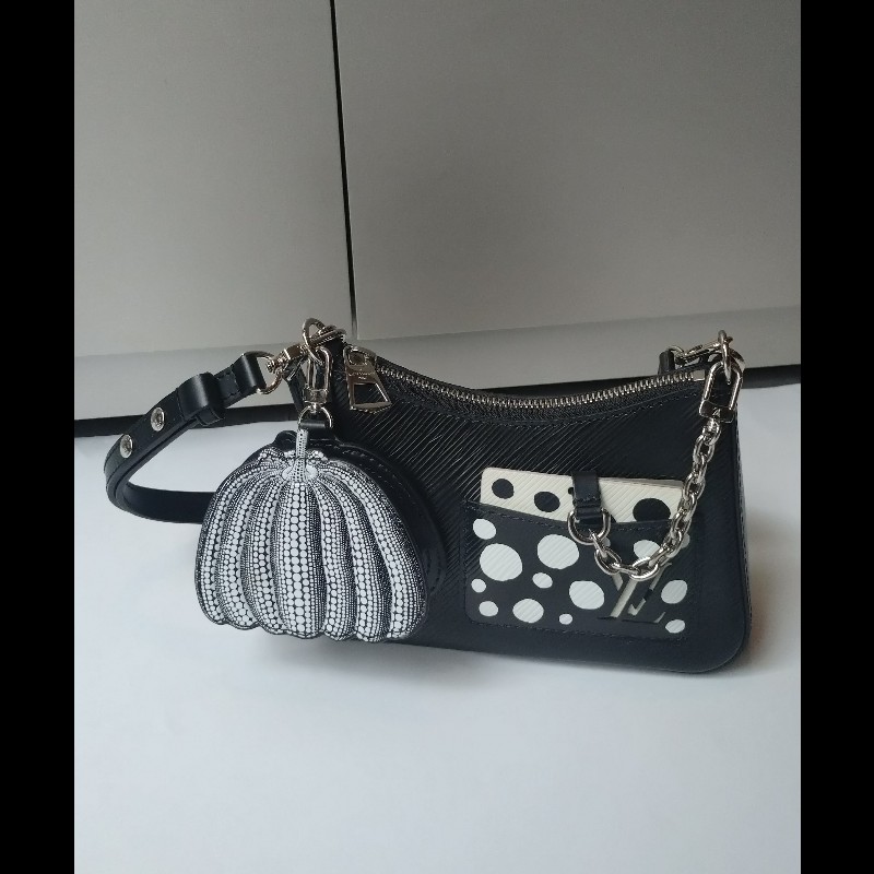 LV 黑底白點點EPI草間彌生限定兩用小包-1