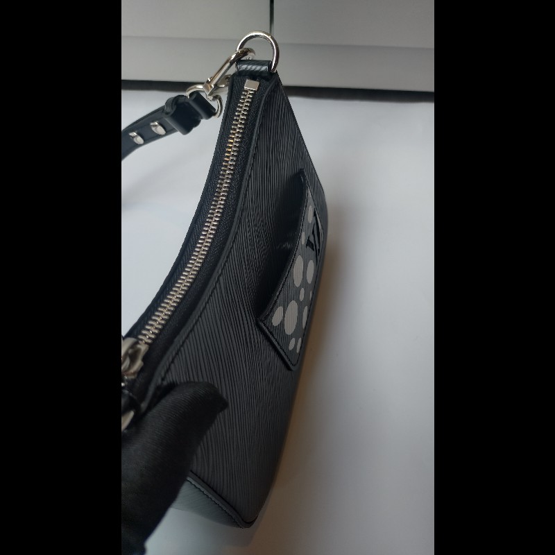 LV 黑底白點點EPI草間彌生限定兩用小包-10