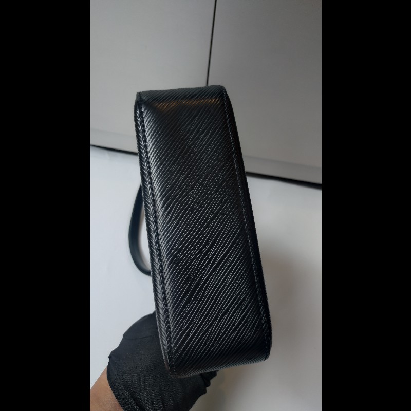 LV 黑底白點點EPI草間彌生限定兩用小包-16