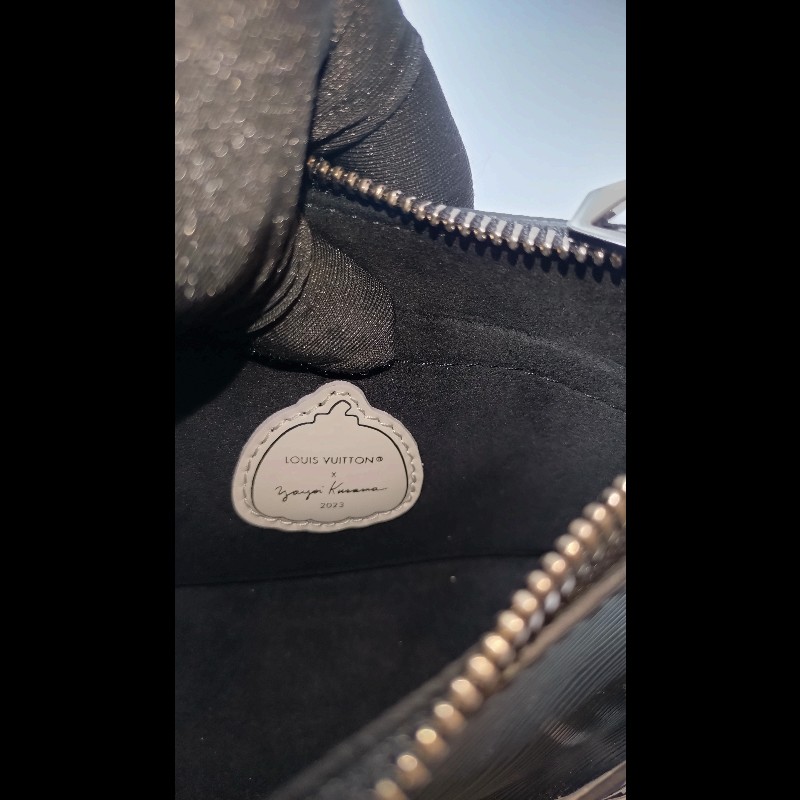 LV 黑底白點點EPI草間彌生限定兩用小包-21