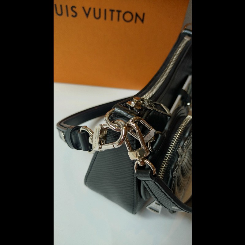 LV 黑底白點點EPI草間彌生限定兩用小包-24