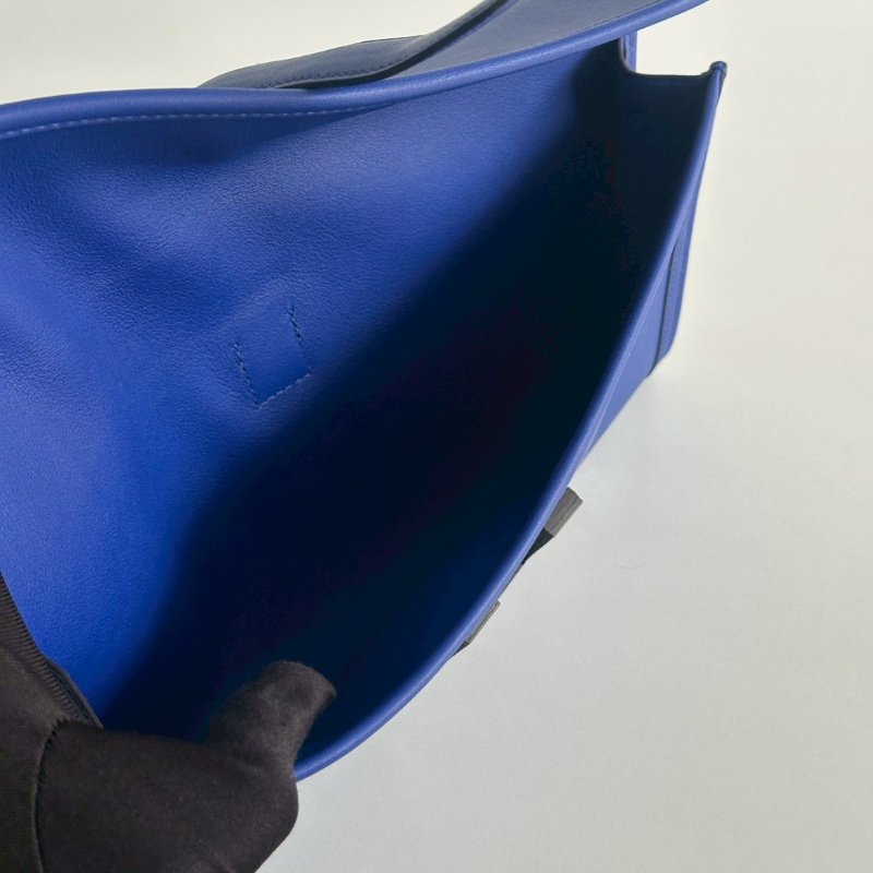 98新✨ 有購證🙌🏻 Hermès 愛馬仕 Jige 手拿包 電光藍-14