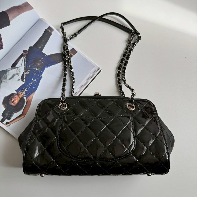 😍上身超美DER Chanel 漆皮銀鏈百搭雙肩包-1