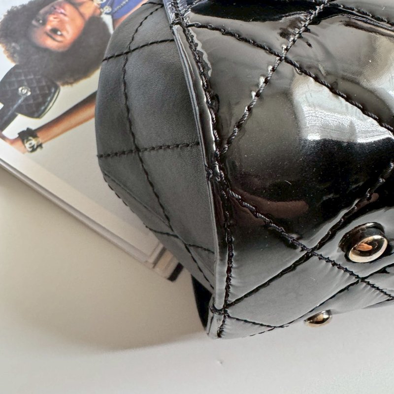 😍上身超美DER Chanel 漆皮銀鏈百搭雙肩包-3