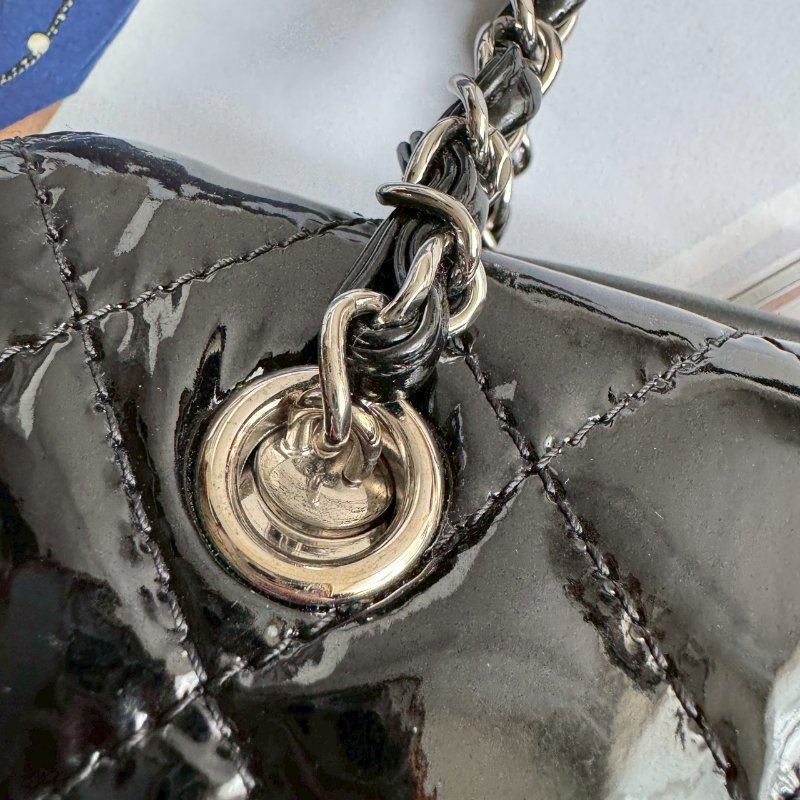 😍上身超美DER Chanel 漆皮銀鏈百搭雙肩包-5