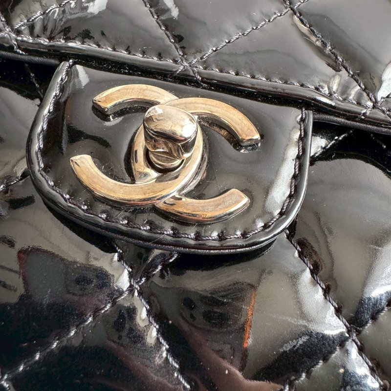 😍上身超美DER Chanel 漆皮銀鏈百搭雙肩包-6