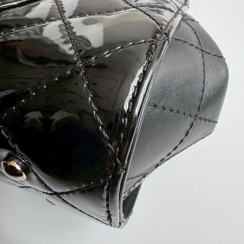 😍上身超美DER Chanel 漆皮銀鏈百搭雙肩包-11