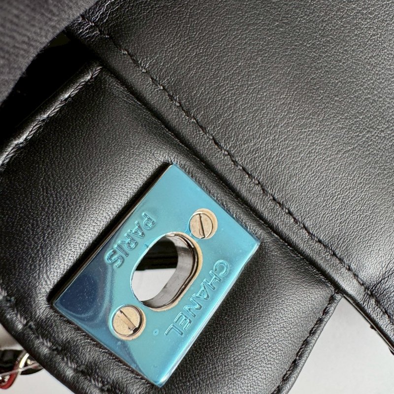 😍上身超美DER Chanel 漆皮銀鏈百搭雙肩包-20